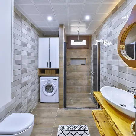 Elfe Misra Kaş